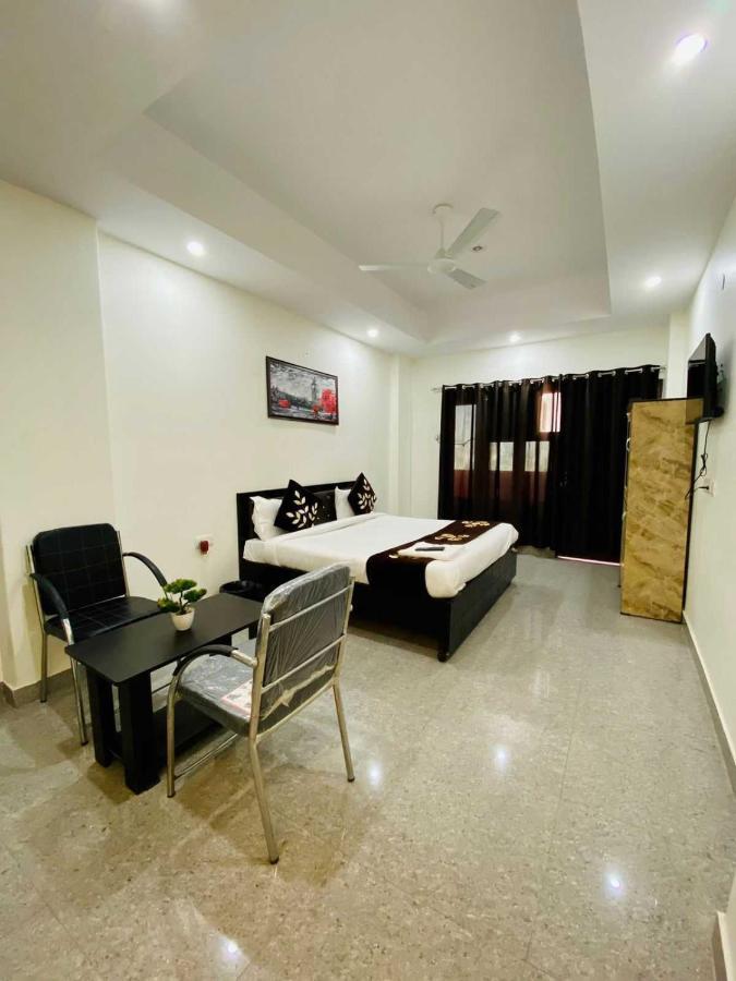 Hotel O K R Resdiancy Near Botanic Garden Of Indian Republic โนอิดา ภายนอก รูปภาพ