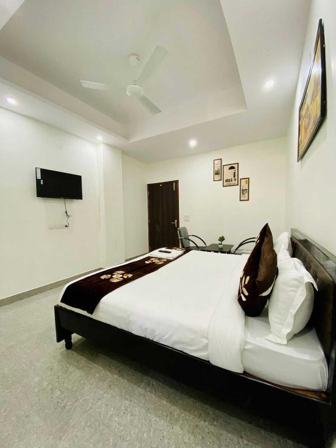 Hotel O K R Resdiancy Near Botanic Garden Of Indian Republic โนอิดา ภายนอก รูปภาพ
