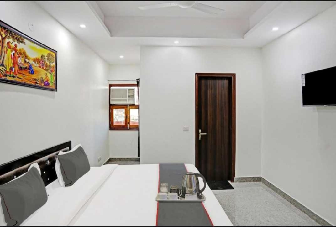 Hotel O K R Resdiancy Near Botanic Garden Of Indian Republic โนอิดา ภายนอก รูปภาพ