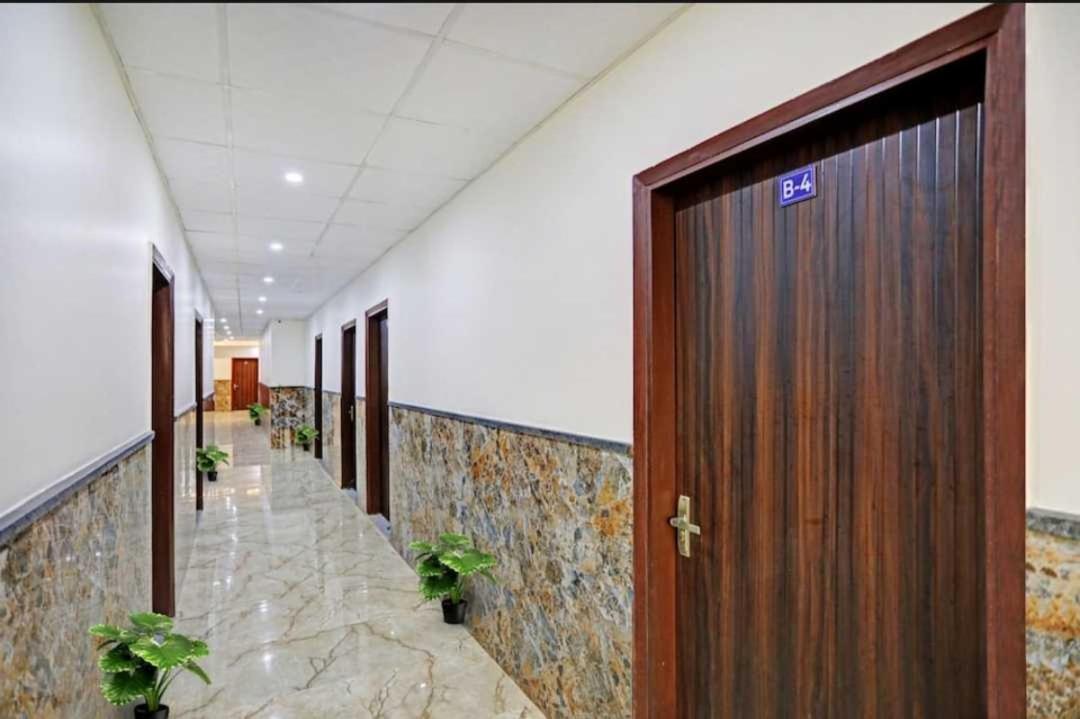 Hotel O K R Resdiancy Near Botanic Garden Of Indian Republic โนอิดา ภายนอก รูปภาพ
