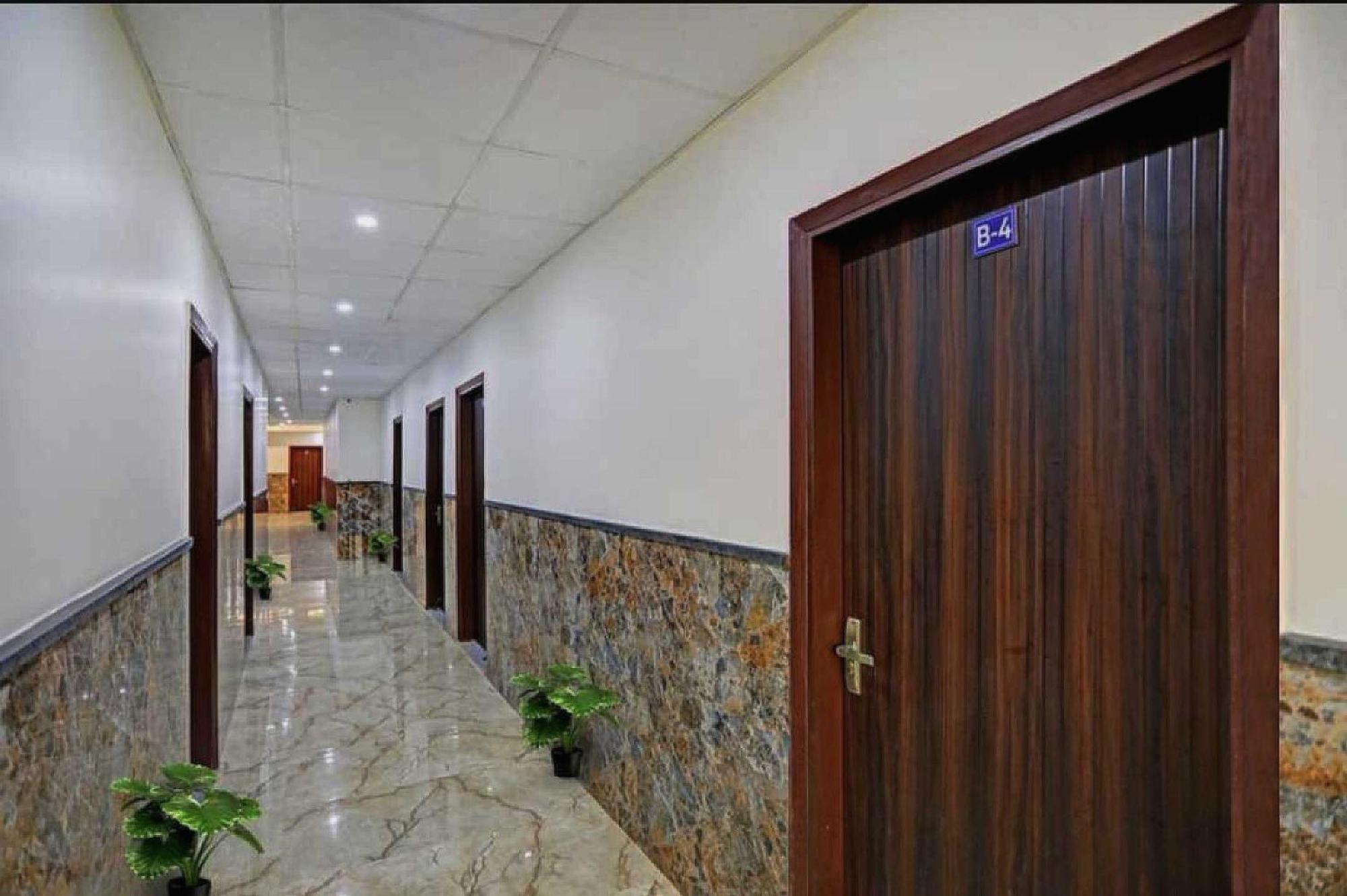 Hotel O K R Resdiancy Near Botanic Garden Of Indian Republic โนอิดา ภายนอก รูปภาพ